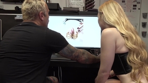 Alt Erotic: Delirious Hunter blowjob in office