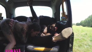 FemaleFakeTaxi - Pussy fuck trong xe bộ ngực khổng lồ gỗ mun