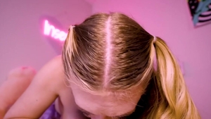 Inserted: Pretty blonde Lindsay Lee wishes for hard ramming