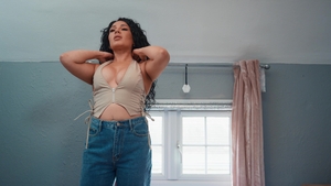 Brazzers: Lola Makes the Most of Rough Lodging