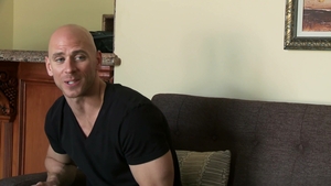 Big dick stretches the MILF at her own home sale